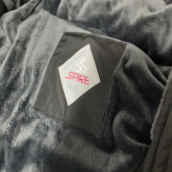 Ladies clothing (Plus Size) - Picture 7 of 12